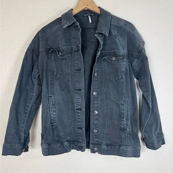Free People Oversized Distressed Black Denim Jacket size XS $150 - Picture 3 of 10